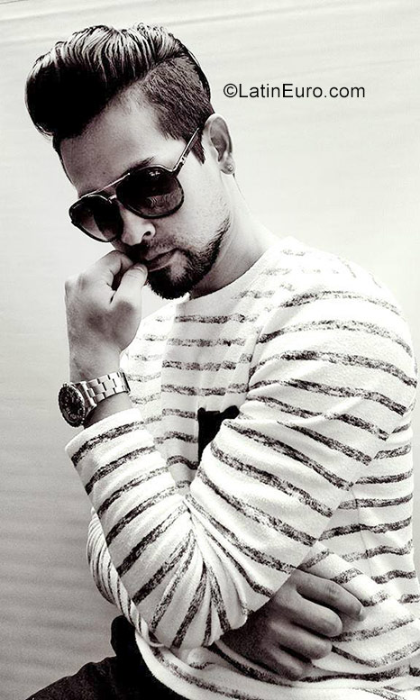 Date this stunning Colombia man Wilmer from Bucaramanga CO23051