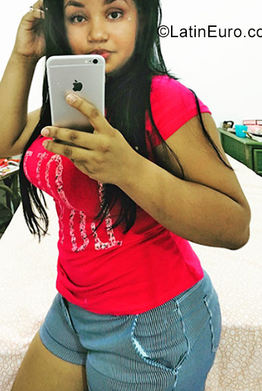 Date this hard body Dominican Republic girl Amanda from Santo Domingo DO31134