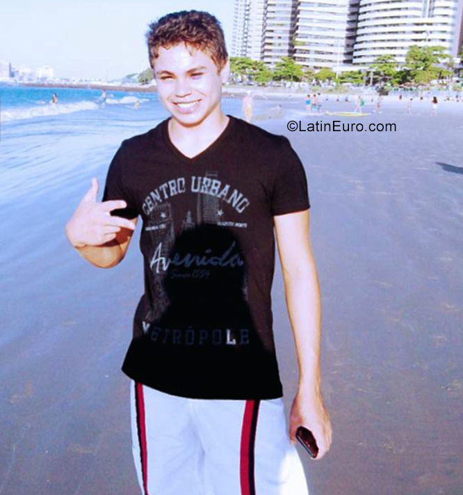 Date this tall Venezuela man Cesar from Maracaibo VE1251