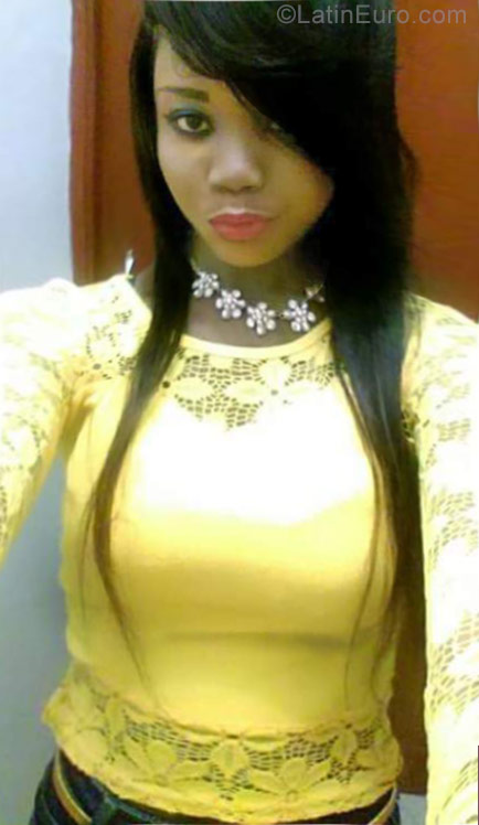 Date this beautiful Dominican Republic girl Daphnee from Santo Domingo DO31169