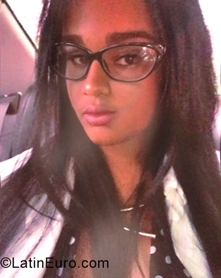 Date this athletic Dominican Republic girl Maria from Santo Domingo DO31176