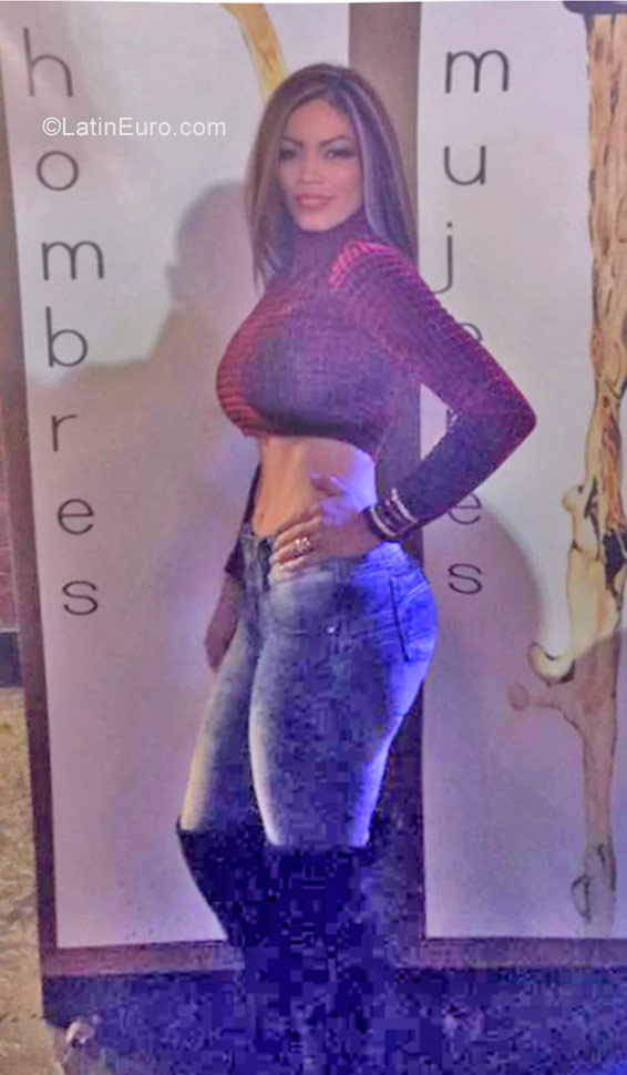 Date this voluptuous Honduras girl Brenda from Tegucigalpa HN2421