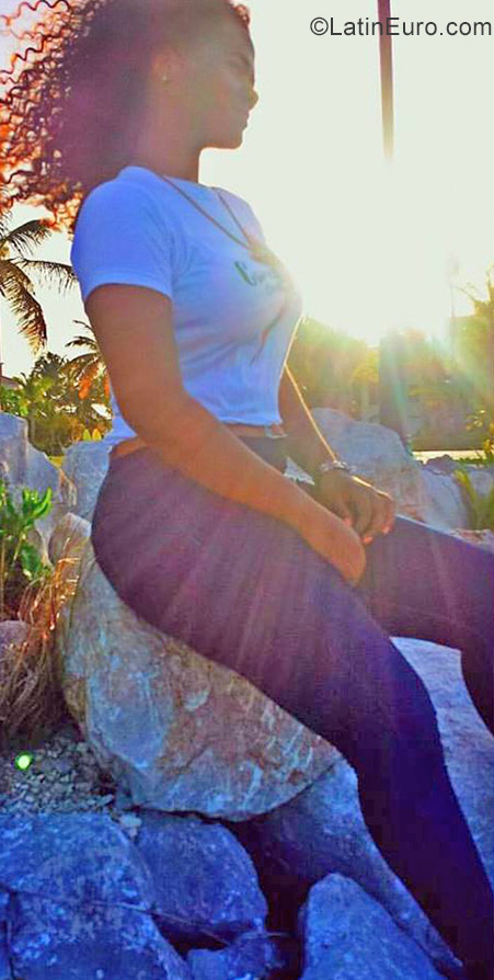 Date this lovely Dominican Republic girl Rosa from La Romana DO31192