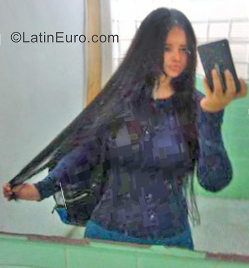 Date this delightful Venezuela girl Francys from Caracas VE1257