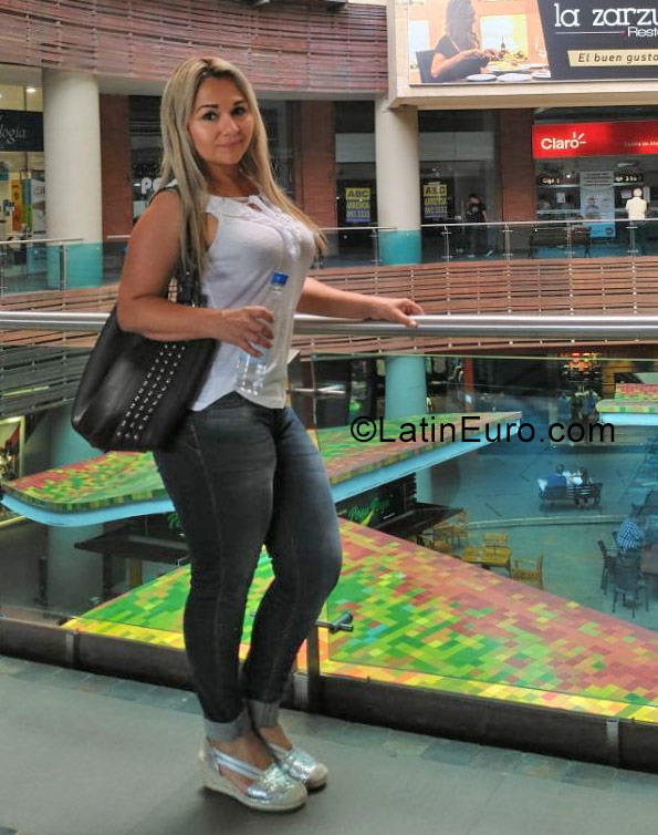 Date this beautiful Italy girl Ana Milena from Busnago IT300