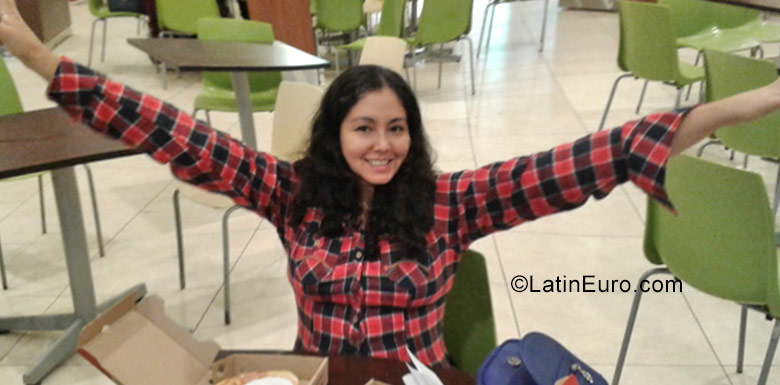 Date this nice looking Peru girl Blanca from Trujillo PE1203