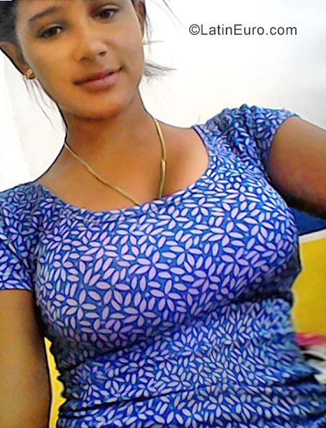 Date this pretty Dominican Republic girl Eva marina from Punta Cana DO31223