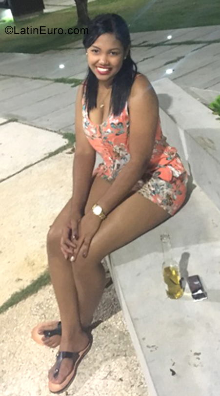 Date this hard body Dominican Republic girl Lucy from Santo Domingo DO31236