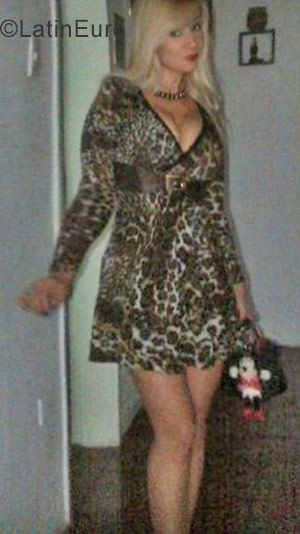 Date this attractive Colombia girl Maya305 from Floridablanca CO23165