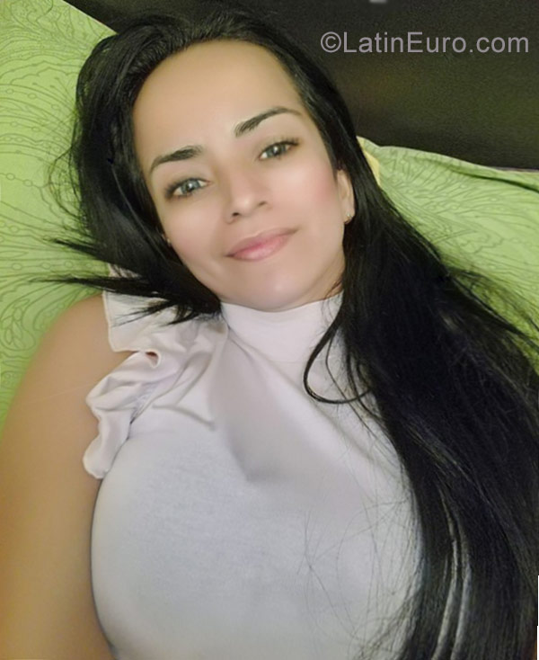 Date this good-looking Colombia girl Andrea from Santa Marta CO23167