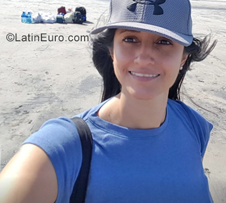 Date this charming Panama girl Yislem from New Jersey US18978