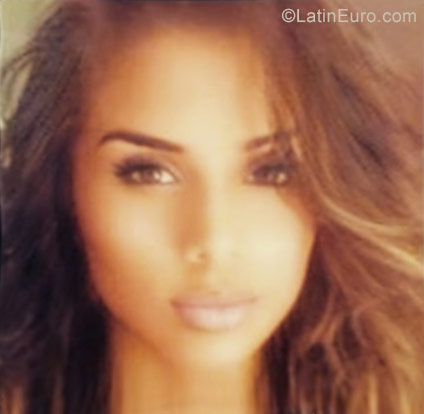 Date this hard body Venezuela girl Adri from Valencia VE1284