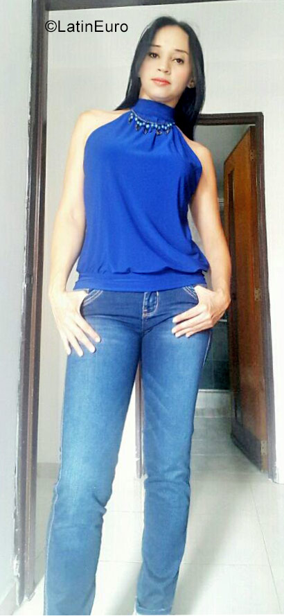 Date this attractive Colombia girl Martha from Cali Colombia CO23207