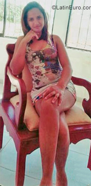 Date this delightful Dominican Republic girl Esthesy from Santiago De Los Caballeros DO31327