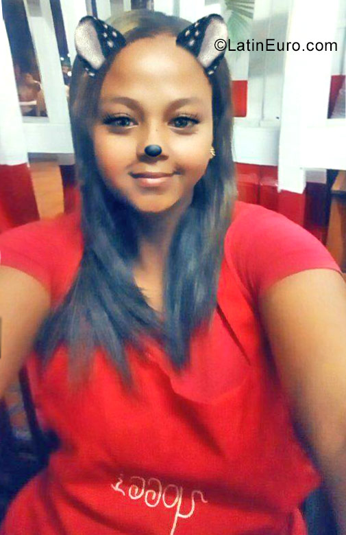 Date this charming Colombia girl Lincy from Cali CO23238