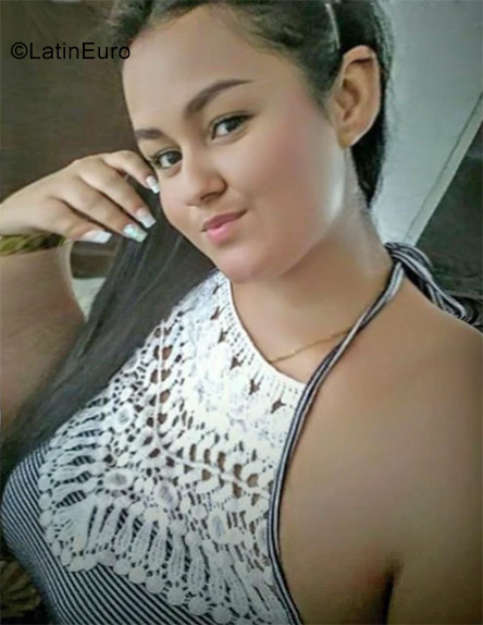Date this sultry Colombia girl Aleja from Pasto CO23254