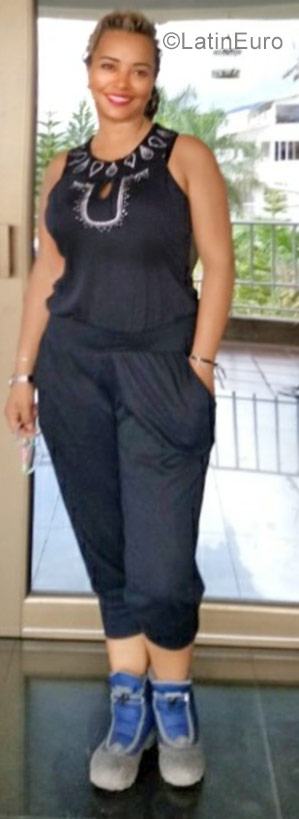 Date this nice looking Colombia girl Liliana from Bogota CO23288