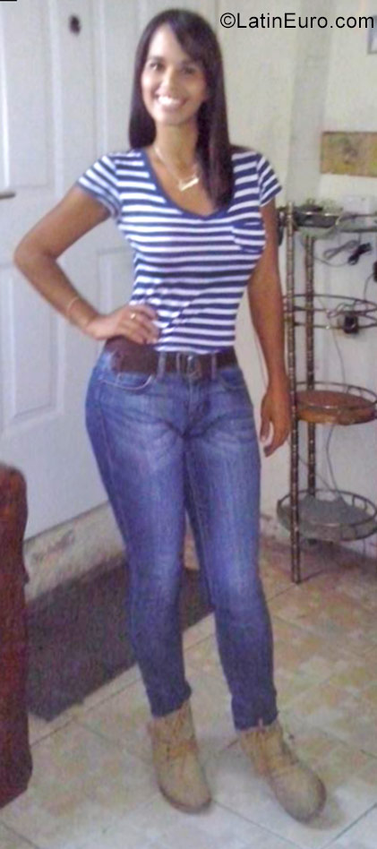 Date this voluptuous Venezuela girl Elian from Caracas VE1322