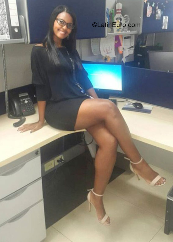 Date this georgeous Colombia girl Sharira from Colombia CO29599