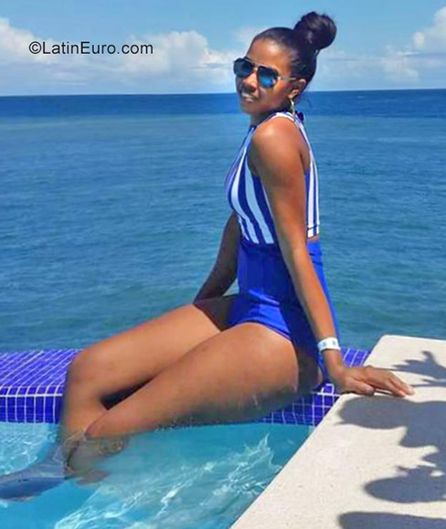 Date this stunning Dominican Republic girl Daniulka from Santo Domingo DO31559