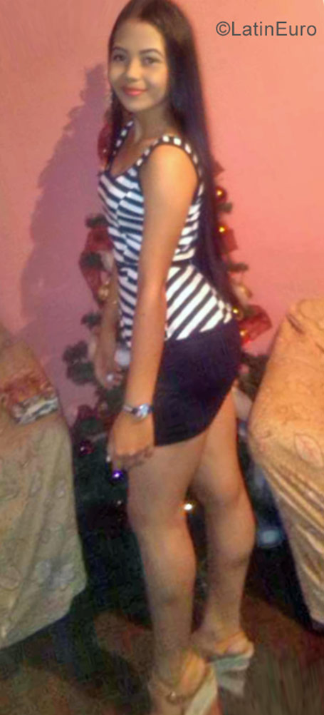 Date this stunning Venezuela girl Lucia from California VE1343