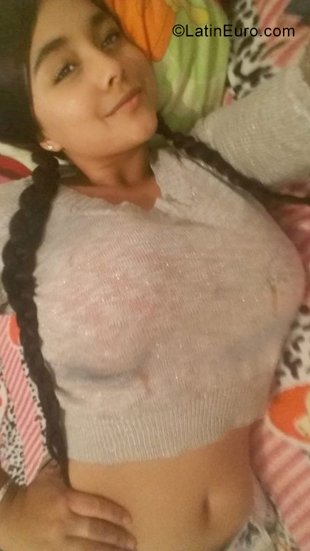 Date this hot Colombia girl Nayeli from Armenia CO23343