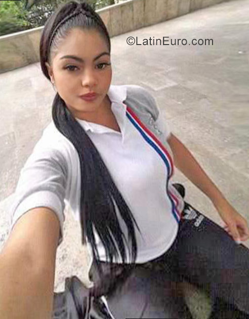 Date this sultry Colombia girl Maria from Medellin CO23357