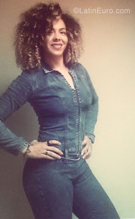 Date this cute Colombia girl Yaki from Medellin CO23382