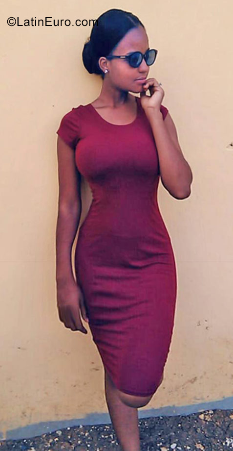 Date this funny Dominican Republic girl Noemi from Santo Domingo DO31684