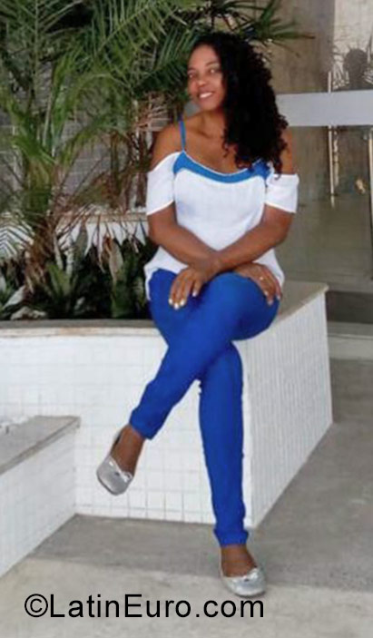 Date this attractive United States girl Iara from Philadelphia US19097