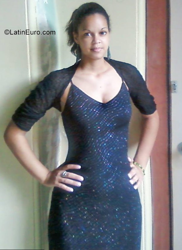 Date this young Cuba girl Lidia from Havana CU252