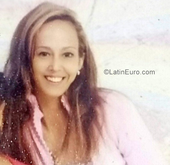 Date this athletic Cuba girl Yima from Havana CU254