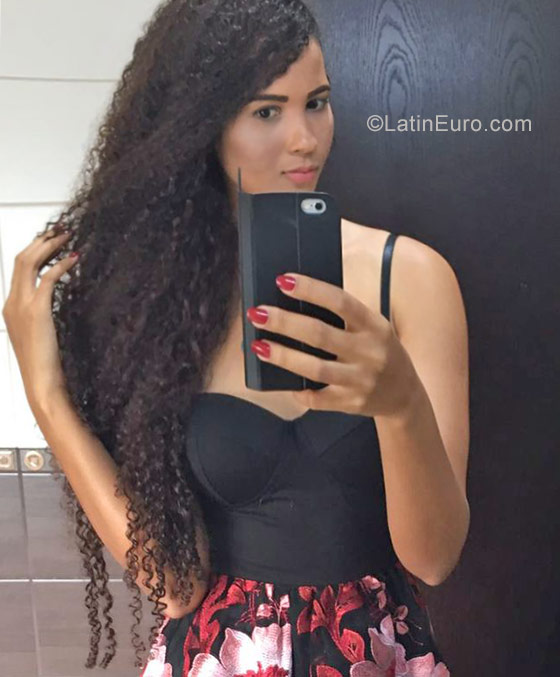 Date this beautiful Brazil girl Raissa from Olinda BR10463