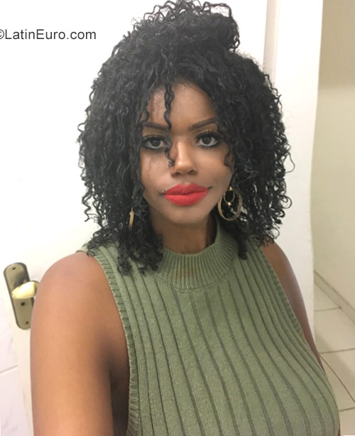 Date this foxy Brazil girl Raicca from Rio De Janeiro BR10684