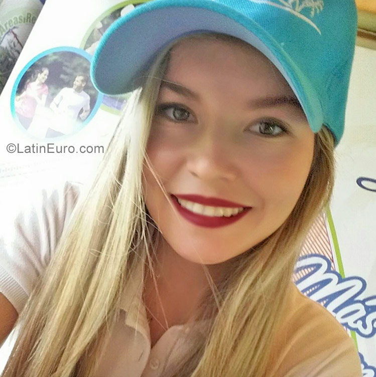 Date this beautiful Bolivia girl Dorinkia from Santa Cruz BO38