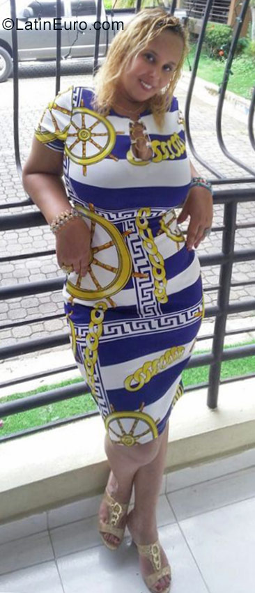 Date this sultry Dominican Republic girl Paola from Santo Domingo DO31794