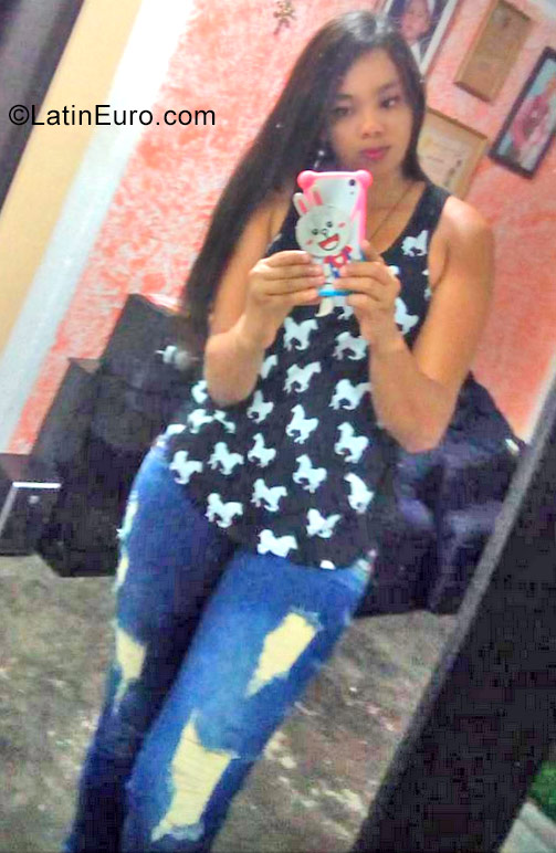 Date this nice looking Colombia girl Andrea from Medellin CO23494