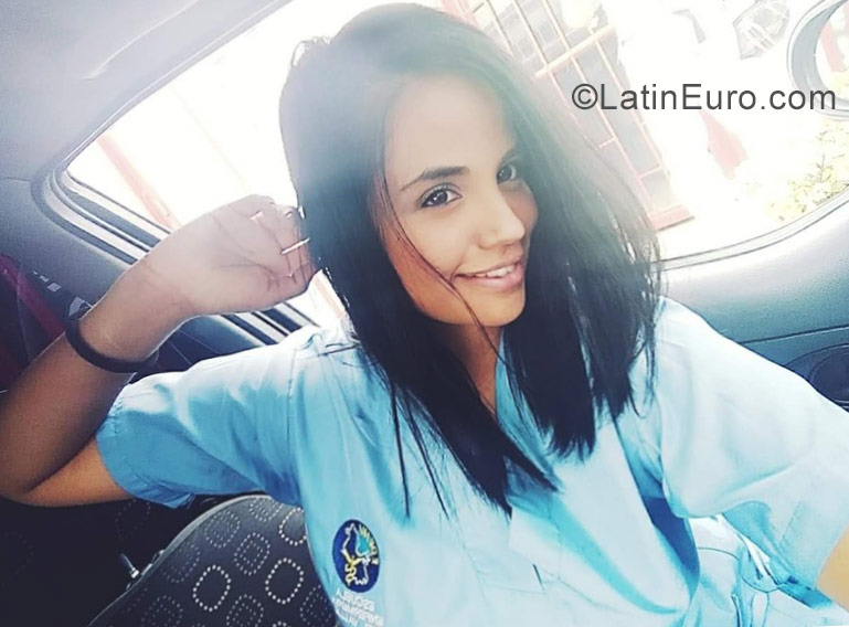 Date this charming Colombia girl Violeta from Cali CO23499