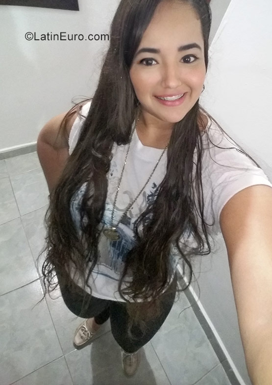 Date this tall Colombia girl Isa from Monteria CO23505