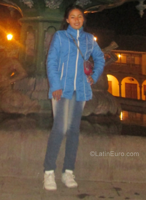 Date this funny Peru girl Reyna from Araquipa PE1235