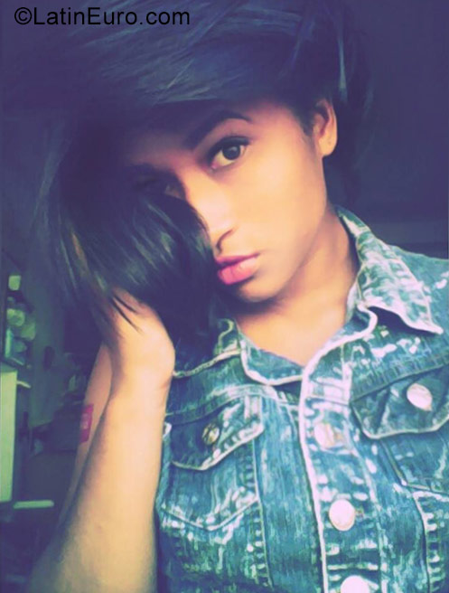 Date this charming Venezuela girl Yelimar from Puerto La Cruz VE1409