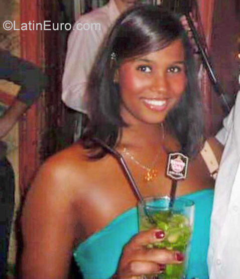 Date this delightful Dominican Republic girl Danyeli from Santo domingo DO31825