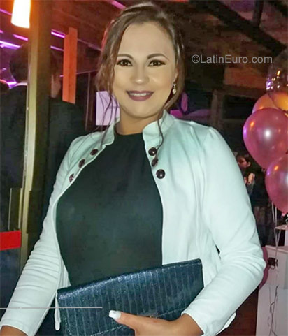 Date this attractive Colombia girl Cristina from Manizales CO23535