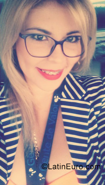 Date this athletic Venezuela girl Mariana from Caracas VE1426