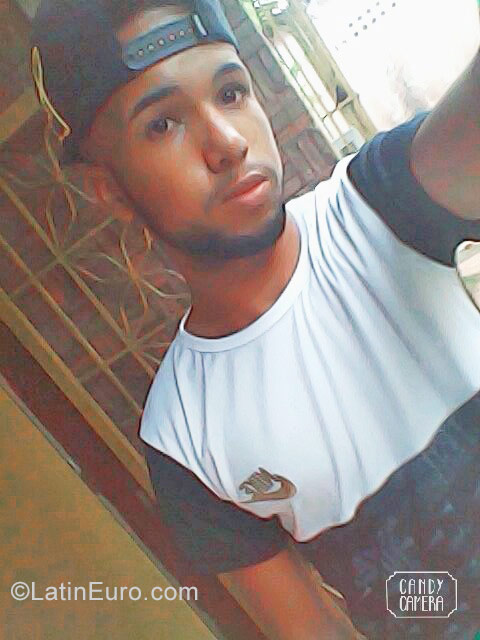 Date this athletic Venezuela man Leonardo from Caracas VE1430