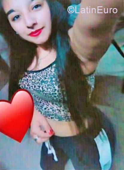 Date this attractive Argentina girl Lina from Buenos Aires AR127