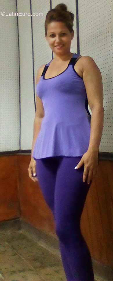 Date this pretty Cuba girl Jane from Bayamo CU274