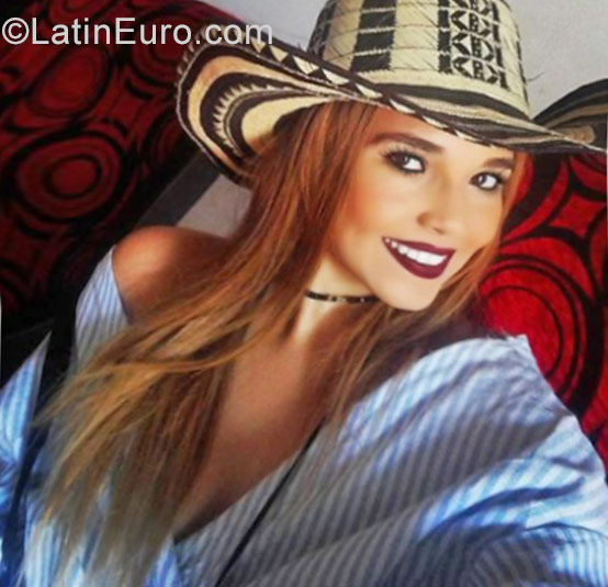 Date this attractive Colombia girl Maria from Barranquilla CO23642