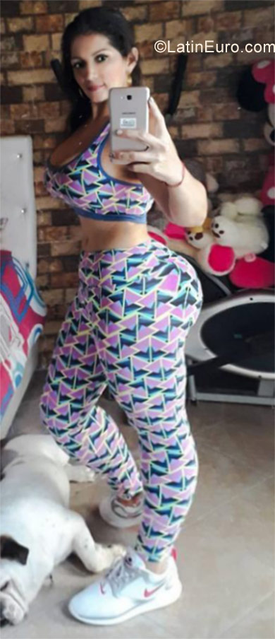 Date this attractive Colombia girl Jhoanna from Cali CO23643