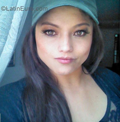 Date this athletic Colombia girl Laura from Bogota CO23662